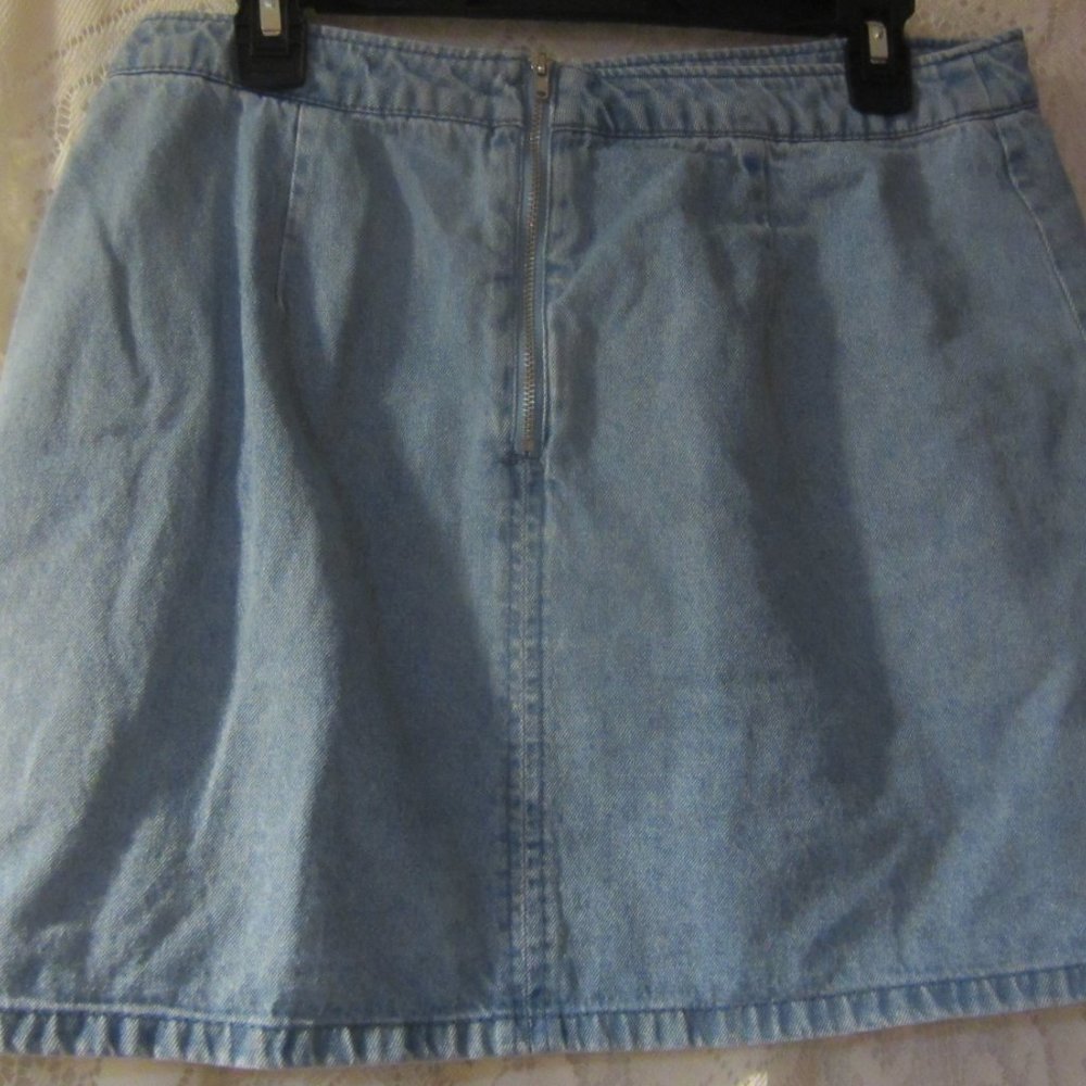 H & M Coachella Denim Jean Mini Skirt Floral Rose Embroidered Women's 12 - Picture 3 of 5